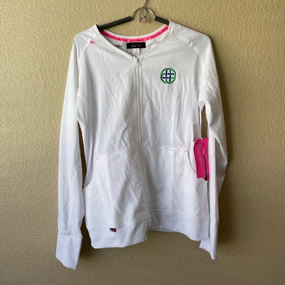 NWT THR logo scrub jacket